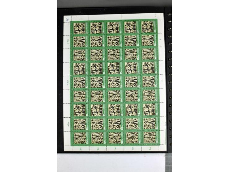 1959/90, umfangreiche postfrische Sammlung der Zusammendruck-Bogen nach Formnummern und Rand-Varianten spezialisiert, dabei D