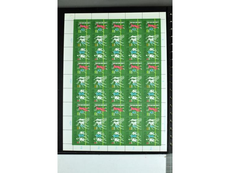 1959/90, umfangreiche postfrische Sammlung der Zusammendruck-Bogen nach Formnummern und Rand-Varianten spezialisiert, dabei D