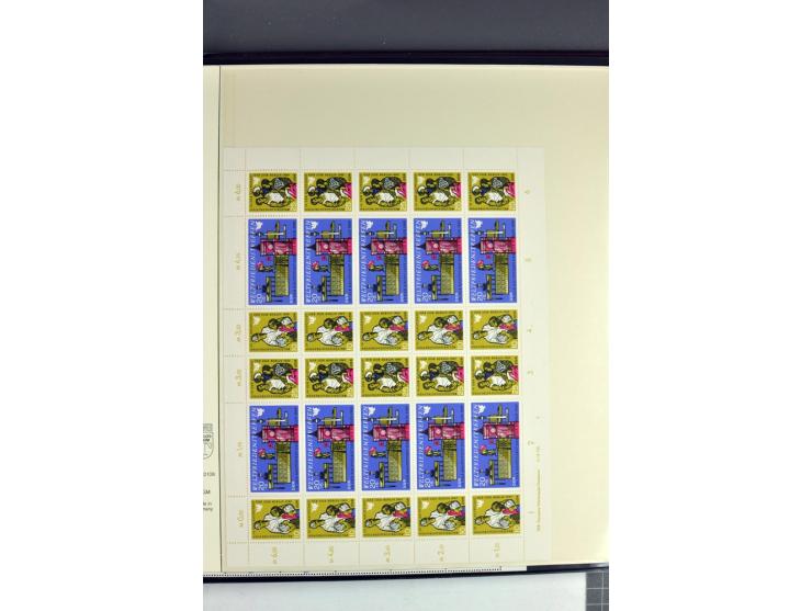 1959/90, umfangreiche postfrische Sammlung der Zusammendruck-Bogen nach Formnummern und Rand-Varianten spezialisiert, dabei D