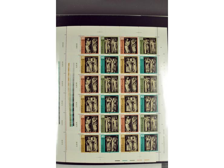 1959/90, umfangreiche postfrische Sammlung der Zusammendruck-Bogen nach Formnummern und Rand-Varianten spezialisiert, dabei D