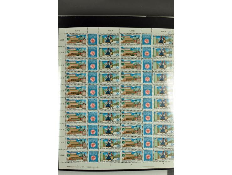 1959/90, umfangreiche postfrische Sammlung der Zusammendruck-Bogen nach Formnummern und Rand-Varianten spezialisiert, dabei D
