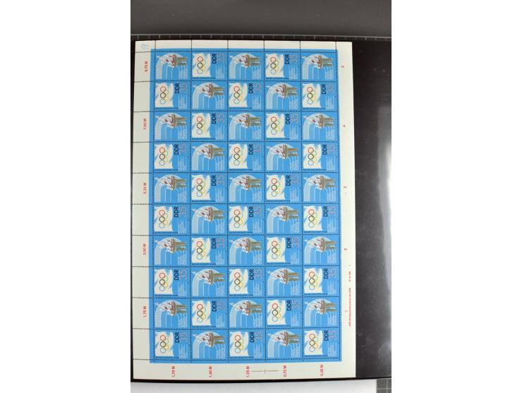 1959/90, umfangreiche postfrische Sammlung der Zusammendruck-Bogen nach Formnummern und Rand-Varianten spezialisiert, dabei D