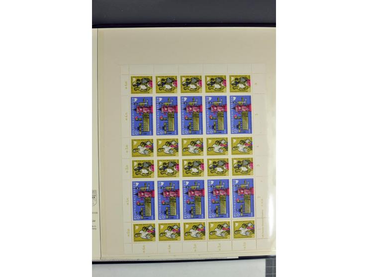 1959/90, umfangreiche postfrische Sammlung der Zusammendruck-Bogen nach Formnummern und Rand-Varianten spezialisiert, dabei D