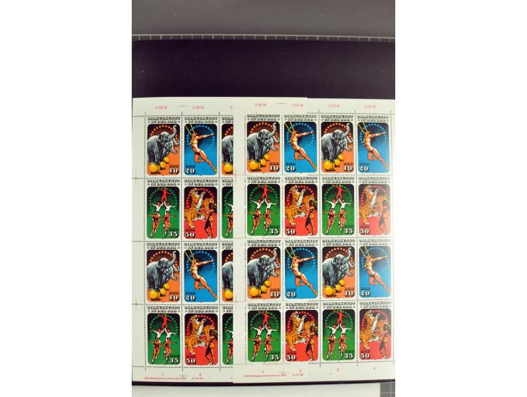 1959/90, umfangreiche postfrische Sammlung der Zusammendruck-Bogen nach Formnummern und Rand-Varianten spezialisiert, dabei D