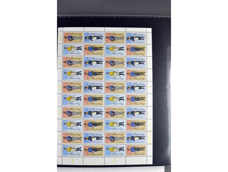1959/90, umfangreiche postfrische Sammlung der Zusammendruck-Bogen nach Formnummern und Rand-Varianten spezialisiert, dabei D