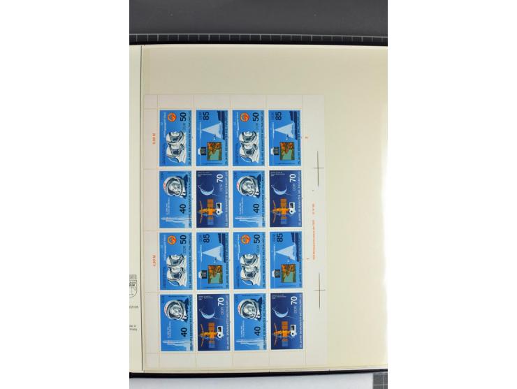 1959/90, umfangreiche postfrische Sammlung der Zusammendruck-Bogen nach Formnummern und Rand-Varianten spezialisiert, dabei D