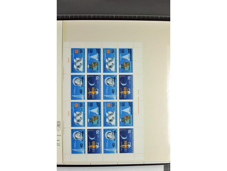 1959/90, umfangreiche postfrische Sammlung der Zusammendruck-Bogen nach Formnummern und Rand-Varianten spezialisiert, dabei D