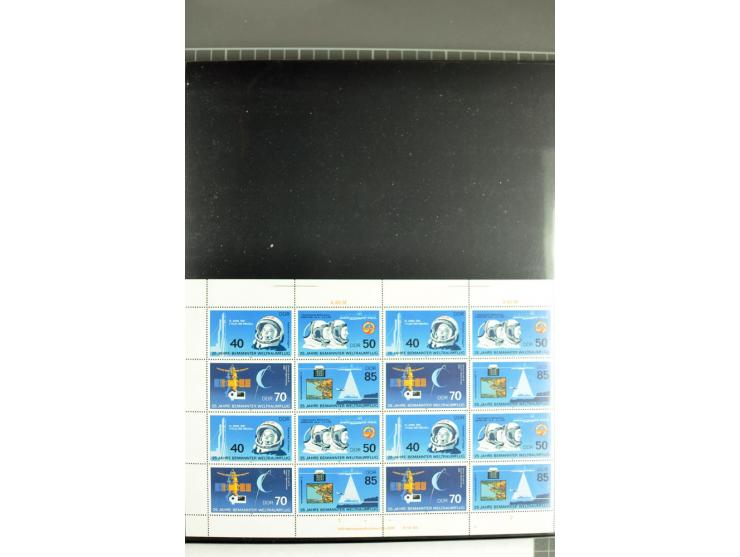 1959/90, umfangreiche postfrische Sammlung der Zusammendruck-Bogen nach Formnummern und Rand-Varianten spezialisiert, dabei D
