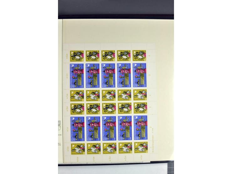 1959/90, umfangreiche postfrische Sammlung der Zusammendruck-Bogen nach Formnummern und Rand-Varianten spezialisiert, dabei D