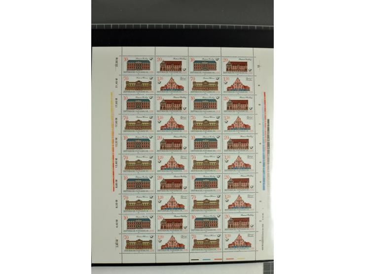 1959/90, umfangreiche postfrische Sammlung der Zusammendruck-Bogen nach Formnummern und Rand-Varianten spezialisiert, dabei D