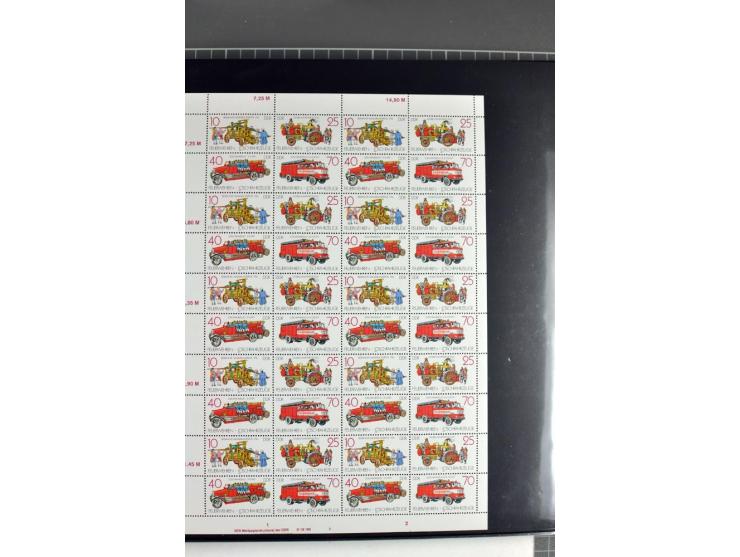 1959/90, umfangreiche postfrische Sammlung der Zusammendruck-Bogen nach Formnummern und Rand-Varianten spezialisiert, dabei D