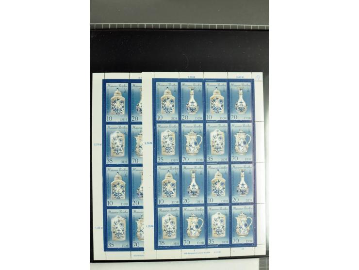 1959/90, umfangreiche postfrische Sammlung der Zusammendruck-Bogen nach Formnummern und Rand-Varianten spezialisiert, dabei D