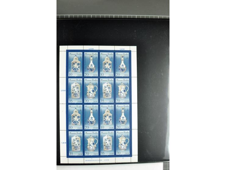 1959/90, umfangreiche postfrische Sammlung der Zusammendruck-Bogen nach Formnummern und Rand-Varianten spezialisiert, dabei D