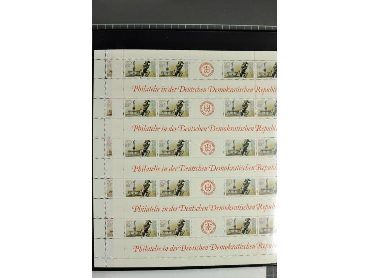 1959/90, umfangreiche postfrische Sammlung der Zusammendruck-Bogen nach Formnummern und Rand-Varianten spezialisiert, dabei D