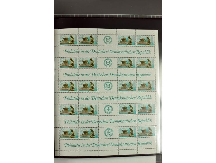 1959/90, umfangreiche postfrische Sammlung der Zusammendruck-Bogen nach Formnummern und Rand-Varianten spezialisiert, dabei D