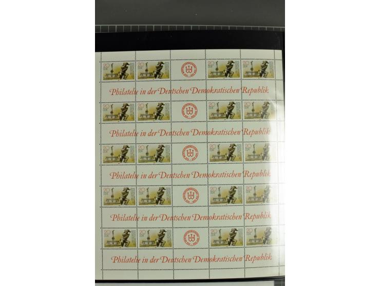 1959/90, umfangreiche postfrische Sammlung der Zusammendruck-Bogen nach Formnummern und Rand-Varianten spezialisiert, dabei D