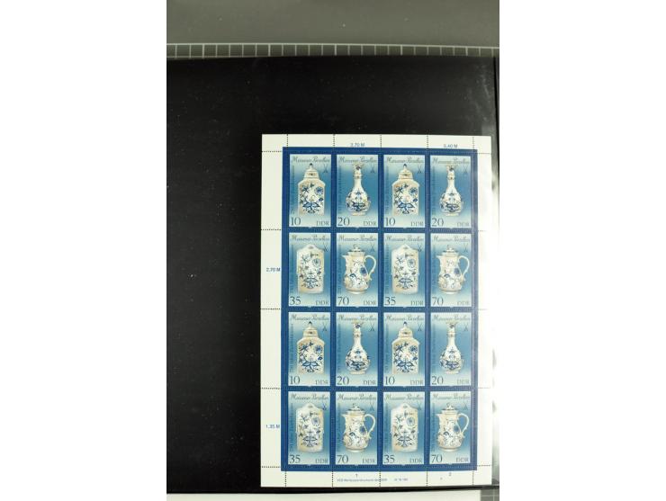 1959/90, umfangreiche postfrische Sammlung der Zusammendruck-Bogen nach Formnummern und Rand-Varianten spezialisiert, dabei D