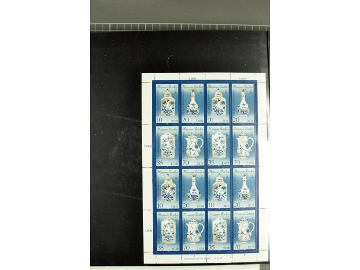 1959/90, umfangreiche postfrische Sammlung der Zusammendruck-Bogen nach Formnummern und Rand-Varianten spezialisiert, dabei D