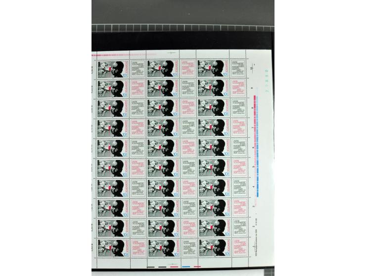 1959/90, umfangreiche postfrische Sammlung der Zusammendruck-Bogen nach Formnummern und Rand-Varianten spezialisiert, dabei D
