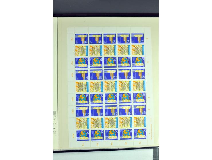 1959/90, umfangreiche postfrische Sammlung der Zusammendruck-Bogen nach Formnummern und Rand-Varianten spezialisiert, dabei D