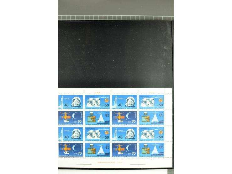 1959/90, umfangreiche postfrische Sammlung der Zusammendruck-Bogen nach Formnummern und Rand-Varianten spezialisiert, dabei D