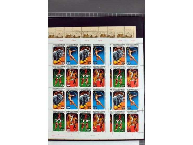 1959/90, umfangreiche postfrische Sammlung der Zusammendruck-Bogen nach Formnummern und Rand-Varianten spezialisiert, dabei D