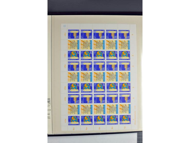 1959/90, umfangreiche postfrische Sammlung der Zusammendruck-Bogen nach Formnummern und Rand-Varianten spezialisiert, dabei D