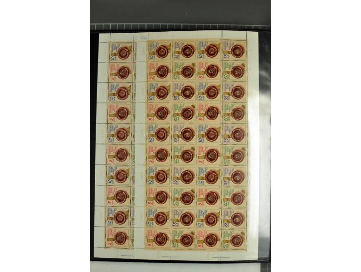 1959/90, umfangreiche postfrische Sammlung der Zusammendruck-Bogen nach Formnummern und Rand-Varianten spezialisiert, dabei D