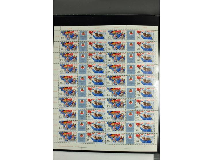 1959/90, umfangreiche postfrische Sammlung der Zusammendruck-Bogen nach Formnummern und Rand-Varianten spezialisiert, dabei D