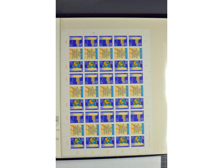 1959/90, umfangreiche postfrische Sammlung der Zusammendruck-Bogen nach Formnummern und Rand-Varianten spezialisiert, dabei D