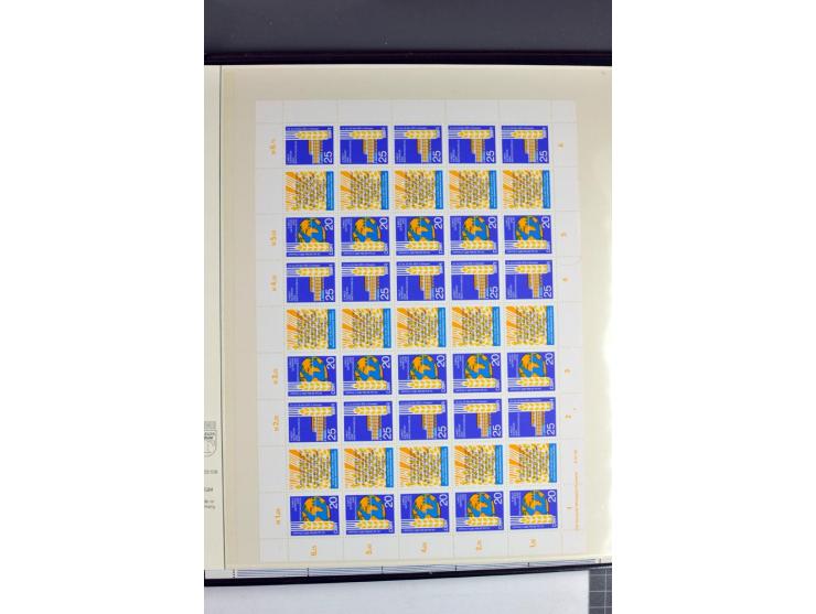 1959/90, umfangreiche postfrische Sammlung der Zusammendruck-Bogen nach Formnummern und Rand-Varianten spezialisiert, dabei D