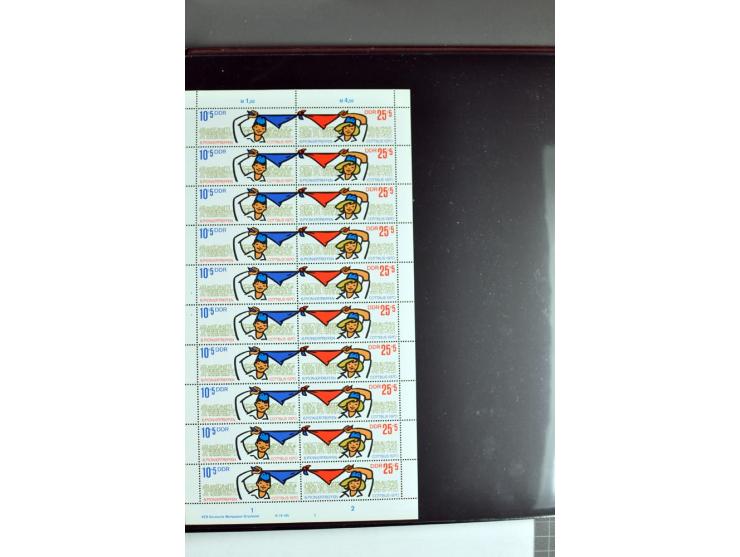 1959/90, umfangreiche postfrische Sammlung der Zusammendruck-Bogen nach Formnummern und Rand-Varianten spezialisiert, dabei D