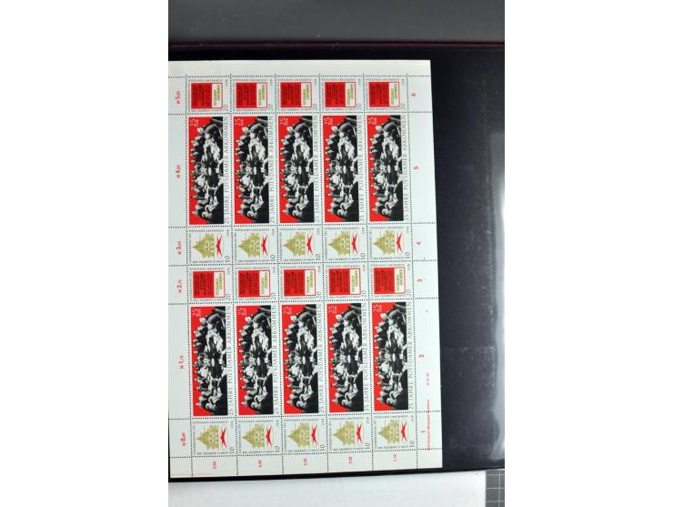 1959/90, umfangreiche postfrische Sammlung der Zusammendruck-Bogen nach Formnummern und Rand-Varianten spezialisiert, dabei D