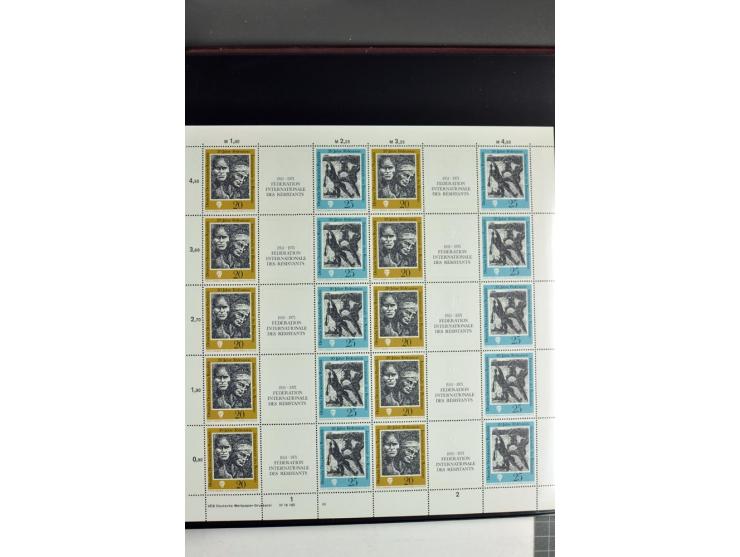1959/90, umfangreiche postfrische Sammlung der Zusammendruck-Bogen nach Formnummern und Rand-Varianten spezialisiert, dabei D