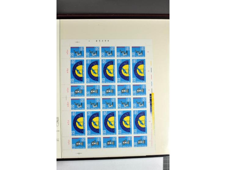 1959/90, umfangreiche postfrische Sammlung der Zusammendruck-Bogen nach Formnummern und Rand-Varianten spezialisiert, dabei D