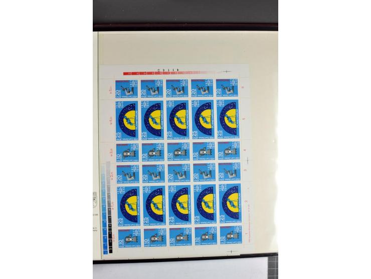 1959/90, umfangreiche postfrische Sammlung der Zusammendruck-Bogen nach Formnummern und Rand-Varianten spezialisiert, dabei D
