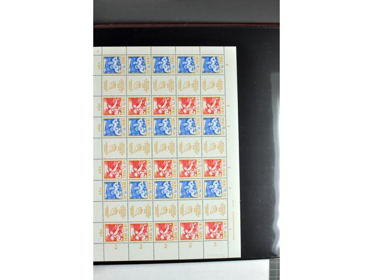 1959/90, umfangreiche postfrische Sammlung der Zusammendruck-Bogen nach Formnummern und Rand-Varianten spezialisiert, dabei D