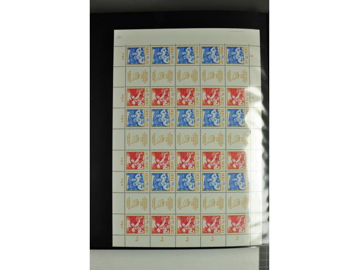 1959/90, umfangreiche postfrische Sammlung der Zusammendruck-Bogen nach Formnummern und Rand-Varianten spezialisiert, dabei D