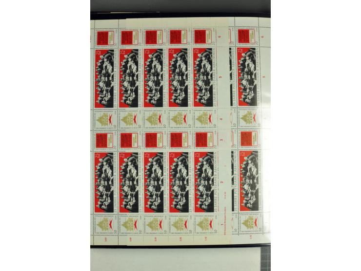 1959/90, umfangreiche postfrische Sammlung der Zusammendruck-Bogen nach Formnummern und Rand-Varianten spezialisiert, dabei D