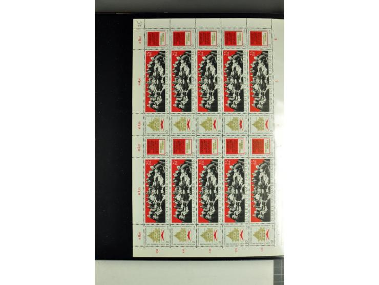 1959/90, umfangreiche postfrische Sammlung der Zusammendruck-Bogen nach Formnummern und Rand-Varianten spezialisiert, dabei D