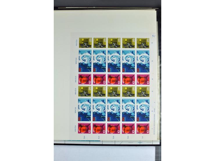 1959/90, umfangreiche postfrische Sammlung der Zusammendruck-Bogen nach Formnummern und Rand-Varianten spezialisiert, dabei D