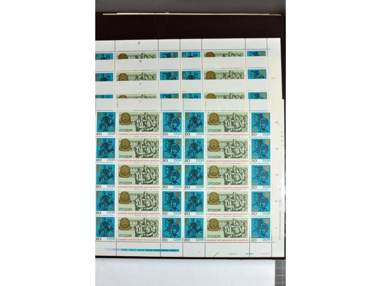 1959/90, umfangreiche postfrische Sammlung der Zusammendruck-Bogen nach Formnummern und Rand-Varianten spezialisiert, dabei D