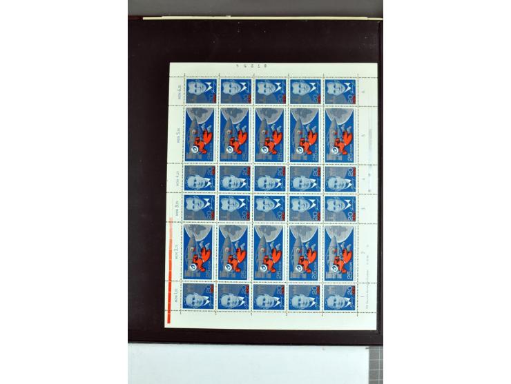 1959/90, umfangreiche postfrische Sammlung der Zusammendruck-Bogen nach Formnummern und Rand-Varianten spezialisiert, dabei D