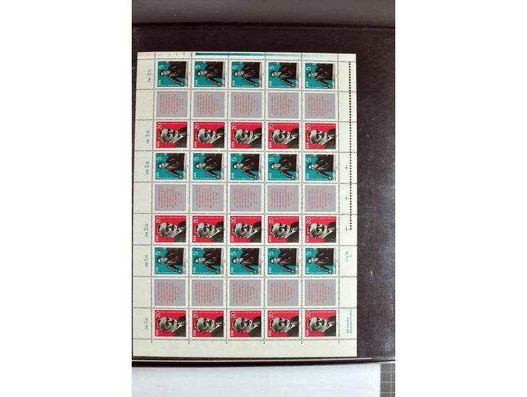 1959/90, umfangreiche postfrische Sammlung der Zusammendruck-Bogen nach Formnummern und Rand-Varianten spezialisiert, dabei D