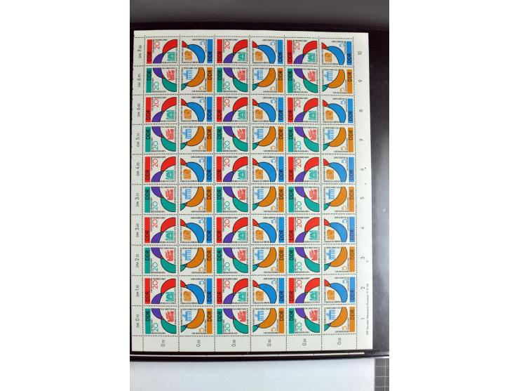 1959/90, umfangreiche postfrische Sammlung der Zusammendruck-Bogen nach Formnummern und Rand-Varianten spezialisiert, dabei D