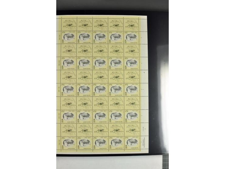 1959/90, umfangreiche postfrische Sammlung der Zusammendruck-Bogen nach Formnummern und Rand-Varianten spezialisiert, dabei D