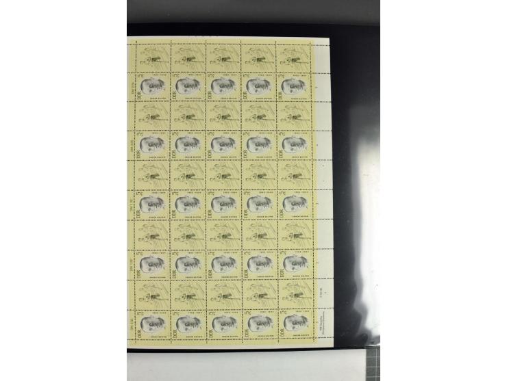 1959/90, umfangreiche postfrische Sammlung der Zusammendruck-Bogen nach Formnummern und Rand-Varianten spezialisiert, dabei D