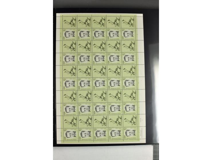 1959/90, umfangreiche postfrische Sammlung der Zusammendruck-Bogen nach Formnummern und Rand-Varianten spezialisiert, dabei D
