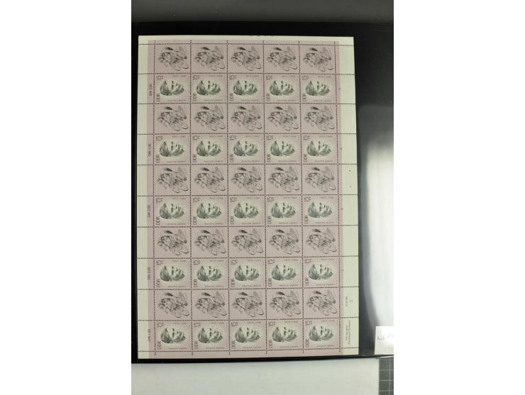 1959/90, umfangreiche postfrische Sammlung der Zusammendruck-Bogen nach Formnummern und Rand-Varianten spezialisiert, dabei D