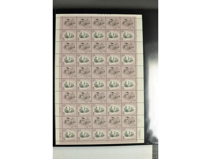 1959/90, umfangreiche postfrische Sammlung der Zusammendruck-Bogen nach Formnummern und Rand-Varianten spezialisiert, dabei D